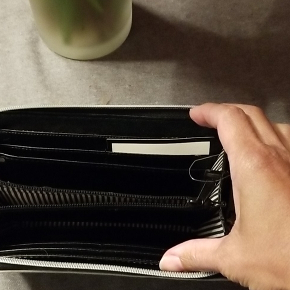 Nine West vegan leather wallet - Picture 5 of 7